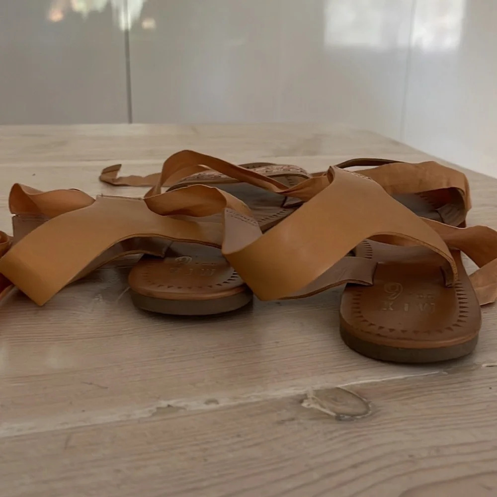 Sandals - Picture 7 of 8